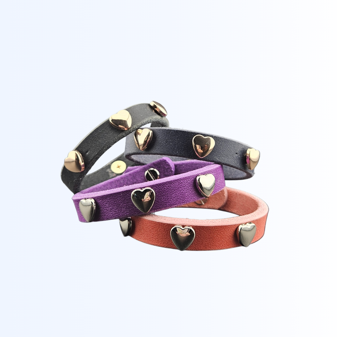 1402 Armband mit Herznieten